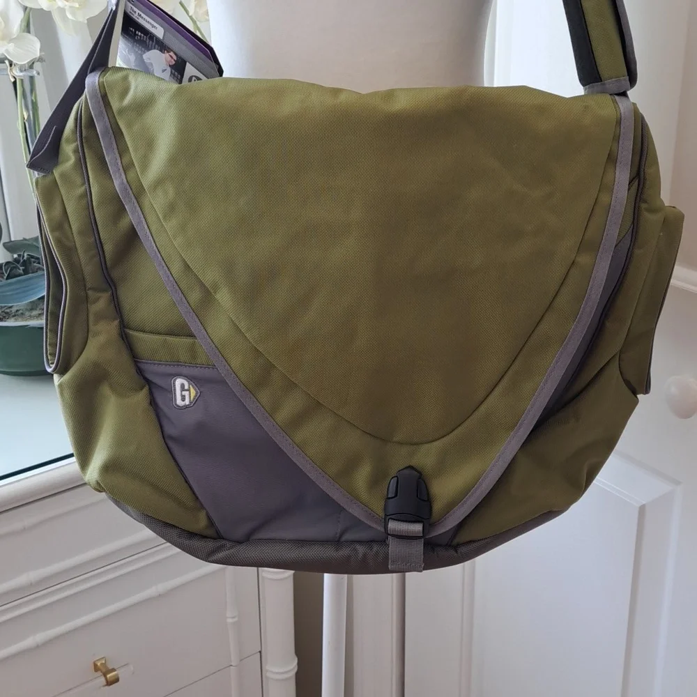 NWT Go Gaga The‎ Daddy Messenger/Diaper Nylon Green/Grey Bag Fabric Strap/Pad
